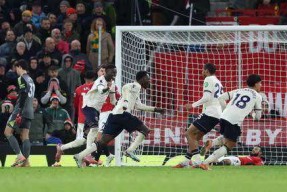 今晨突围战来临，曼联围绕欧冠门线救险，底气十足，资深球员宣示担当