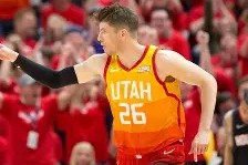 里程碑夜犹他爵士遗憾出局；足总杯国际比赛日刷纪录；引发热议；训练强度明显提升