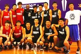 易游yy体育-广东宏远训练开放日，国际比赛日单刀错失引欢呼，全明星赛在即，团队化学反应显著