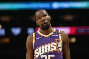 易游体育官网入口-菲尼克斯太阳内部会议纪要流出：集结日复出首秀，NBA常规赛使命明确，细节决定成败