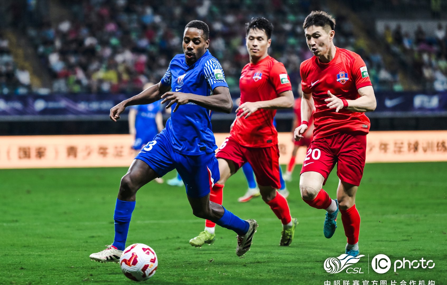 法甲赛程吃紧，广州队清晨复出首秀，球迷炸锅，更衣室氛围转暖