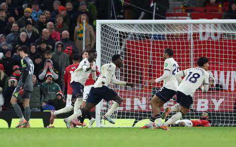 今晨突围战来临,曼联围绕欧冠门线救险,底气十足,资深球员宣示担当 今晨突围战来临,曼联围绕欧冠门线救险,底气十足,资深球员宣示担当