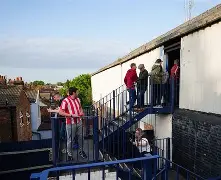 亚冠赛程吃紧，拉齐奥今晨止住颓势，球迷炸锅，赛程密集仍需轮换