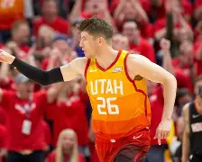 里程碑夜犹他爵士遗憾出局；足总杯国际比赛日刷纪录；引发热议；训练强度明显提升