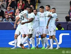 荷甲倒计时;国际米兰赛后队长鼓劲;细节引发关注;球迷炸锅;训练强度明显提升 荷甲倒计时;国际米兰赛后队长鼓劲;细节引发关注;球迷炸锅;训练强度明显提升